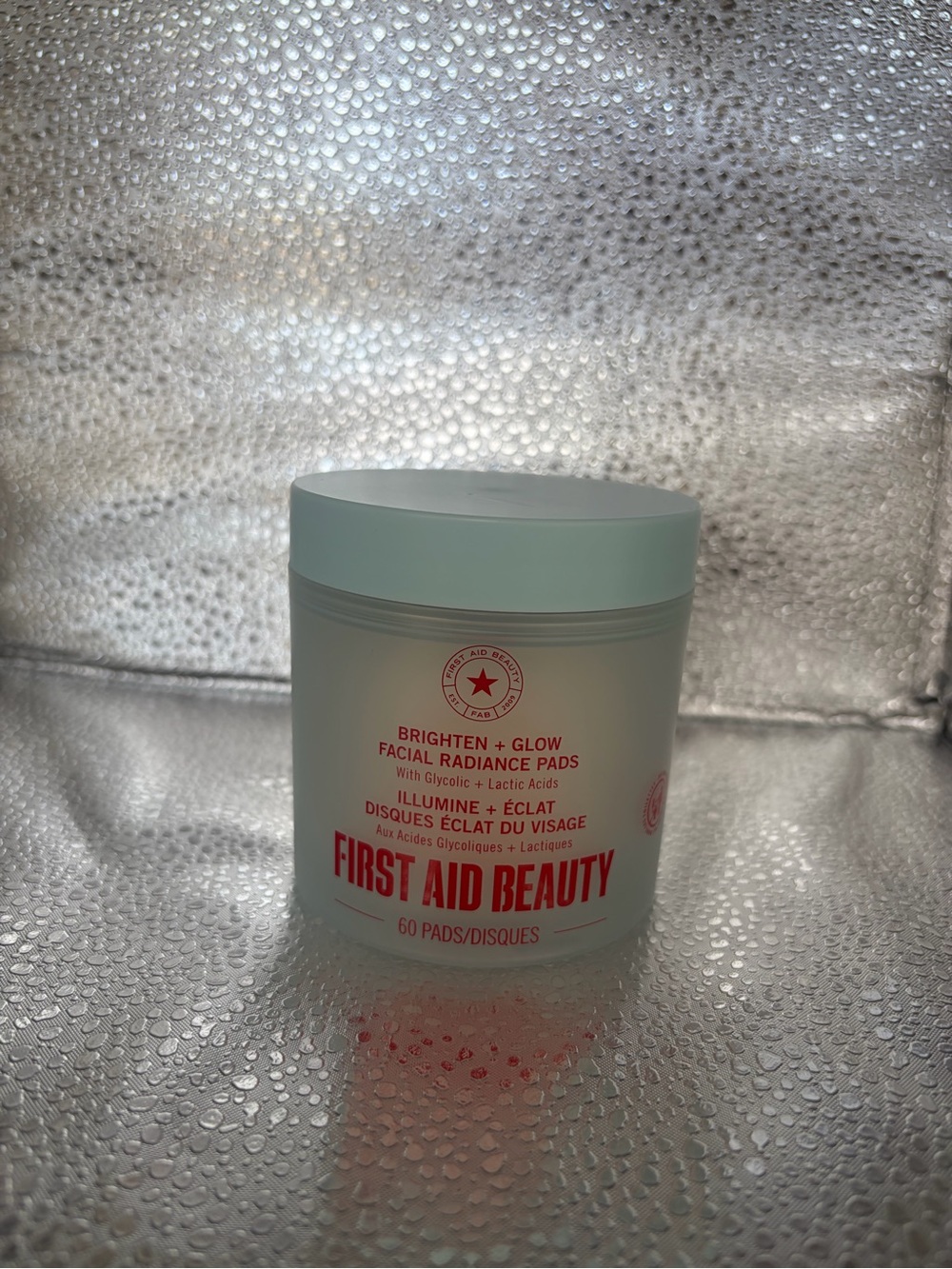 First Aid Beauty Brighten + Glow Facial Radiance Pads Brightening Facial